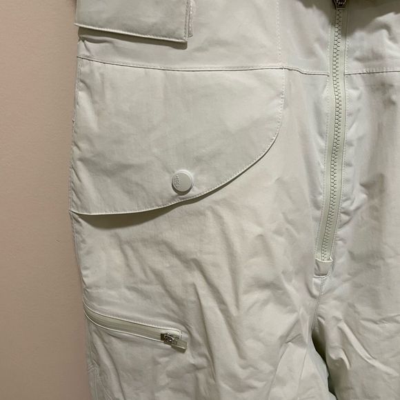 NWT Free People Around The Block Bib
Salt Spray Combo ski pants size L
MSRP $398 - Picture 9 of 15